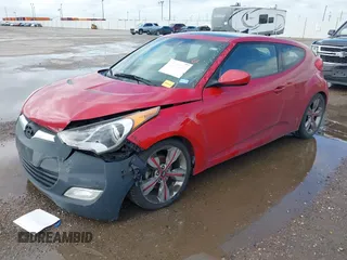 2015 Hyundai Veloster z VIN KMHTC6AD8FU227474, wystawiony jako IAAI lot #42188164 z przebiegiem 122 485 mil mil oraz . Historia ofert i sprzedaży dostępna na DreamBid. Obrazek 2.