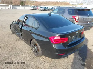 2016 BMW 3 Series 328i xDrive z VIN WBA8E3G50GNU01162, wystawiony jako IAAI lot #41934401 z przebiegiem 106 967 mil mil oraz . Historia ofert i sprzedaży dostępna na DreamBid. Obrazek 3.