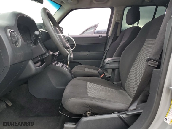 2015 Jeep Patriot Altitude Edition with VIN 1C4NJPBAXFD359102, listed as a Copart auction lot 89189535 with 142,692 mi miles and Clean Title. Bid and sale history available at carsss.com. Image 7.