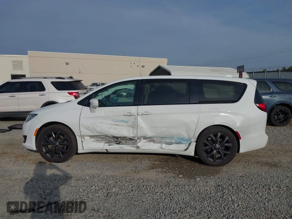 2018 Chrysler Pacifica Touring Plus with VIN 2C4RC1FG5JR235381, listed as a IAAI auction lot 42096588 with 91,998 mi miles and . Bid and sale history available at DreamBid. Image 14.