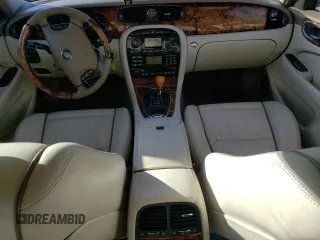 2004 Jaguar XJ VDP with VIN SAJWA74C14SG25722, listed as a Copart auction lot 84757994 with 62,152 mi miles and Salvage Title. Bid and sale history available at carsss.com. Image 8.