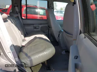 1999 Ford Explorer XLT z VIN 1FMZU32E8XUA34921, wystawiony jako IAAI lot #42162432 z przebiegiem 263 443 mil mil oraz . Historia ofert i sprzedaży dostępna na DreamBid. Obrazek 8.