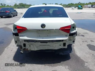 2016 Volkswagen Passat S z VIN 1VWAT7A33GC056162, wystawiony jako IAAI lot #42476725 z przebiegiem 88 872 mil mil oraz . Historia ofert i sprzedaży dostępna na DreamBid. Obrazek 6.