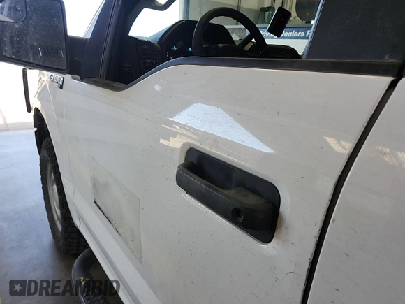 2018 Ford F-150 XL z VIN 1FTFX1E58JKF35180, wystawiony jako IAAI lot #42782023 z przebiegiem 105 516 mil mil oraz . Historia ofert i sprzedaży dostępna na DreamBid. Obrazek 2.