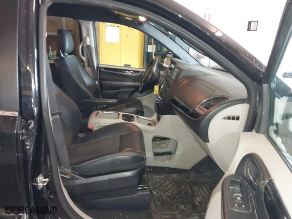 2020 Dodge Grand Caravan SXT with VIN 2C4RDGCG3LR161577, listed as a IAAI auction lot 41583214 with 117,661 mi miles. Bid and sale history available at carsss.com. Image 5.