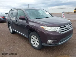 2013 Toyota Highlander with VIN 5TDBK3EH5DS208672, listed as a IAAI auction lot 41758021 with 113,067 mi miles. Bid and sale history available at carsss.com. Image 1.