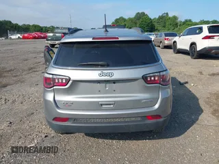2018 Jeep Compass Latitude with VIN 3C4NJDBB6JT200846, listed as a IAAI auction lot 42777847 with 170,481 mi miles and . Bid and sale history available at DreamBid. Image 15.