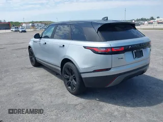 2020 Land Rover Range Rover Velar S z VIN SALYB2EXXLA255258, wystawiony jako IAAI lot #41823002 z przebiegiem 66 527 mil mil oraz . Historia ofert i sprzedaży dostępna na DreamBid. Obrazek 3.
