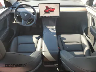 2024 Tesla Model Y Long Range z VIN 7SAYGAEEXRF071829, wystawiony jako Copart lot #56003215 z przebiegiem 29 446 mil mil oraz Szkoda całkowita • Salvage title. Historia ofert i sprzedaży dostępna na DreamBid. Obrazek 8.