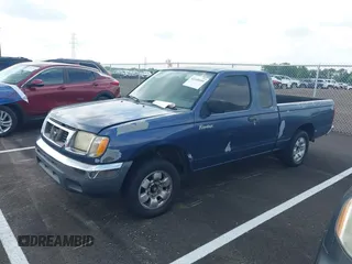 2000 Nissan Frontier XE z VIN 1N6DD26S0YC374917, wystawiony jako IAAI lot #42148189 z przebiegiem 150 356 mil mil oraz . Historia ofert i sprzedaży dostępna na DreamBid. Obrazek 2.