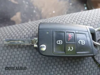 2020 Volkswagen Jetta S z VIN 3VWCB7BUXLM042951, wystawiony jako IAAI lot #42012007 z przebiegiem 61 806 mil mil oraz . Historia ofert i sprzedaży dostępna na DreamBid. Obrazek 11.