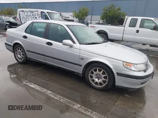 2001 Saab 9-5 with VIN YS3ED48E313047145, listed as a IAAI auction lot 41725537 with 137,708 mi miles. Bid and sale history available at carsss.com. Image 1.