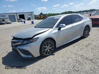 2023 Toyota Camry SE z VIN 4T1G11AK4PU766183, wystawiony jako Copart lot #54689725 z przebiegiem 53 711 mil mil oraz Szkoda całkowita • Salvage title. Historia ofert i sprzedaży dostępna na DreamBid. Obrazek 1.