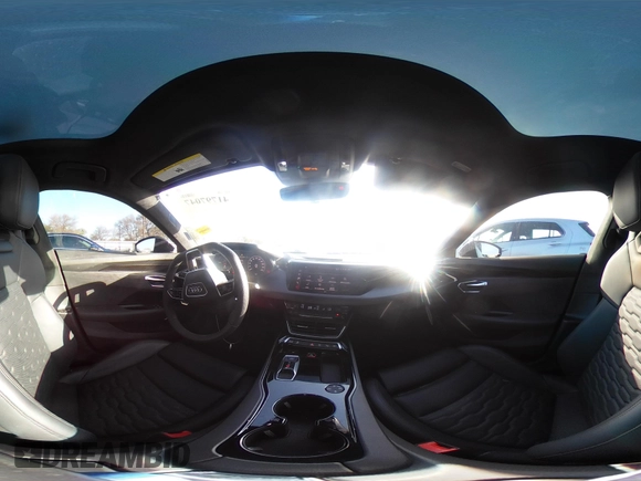 2024 Audi e-tron GT Prestige z VIN WAUEJBFW6R7002606, wystawiony jako IAAI lot #41797047 z przebiegiem 6 184 mil mil oraz . Historia ofert i sprzedaży dostępna na DreamBid. Obrazek 26.