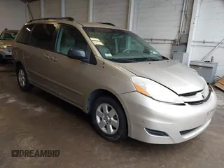 2007 Toyota Sienna CE with VIN 5TDZK23C27S048500, listed as a IAAI auction lot 42021597 with 169,307 mi miles. Bid and sale history available at carsss.com. Image 1.