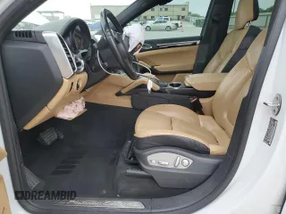 2014 Porsche Cayenne z VIN WP1AA2A26ELA97481, wystawiony jako Copart lot #53707755 z przebiegiem 185 787 mil mil oraz Szkody całkowita. Historia ofert i sprzedaży dostępna na DreamBid. Obrazek 7.