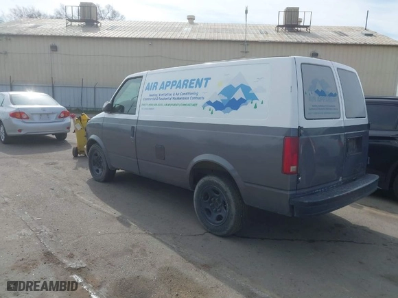 2004 Chevrolet Astro Cargo Van with VIN 1GCDM19X74B109660, listed as a IAAI auction lot 41616125 with 228,646 mi miles. Bid and sale history available at carsss.com. Image 3.