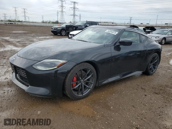 2024 Nissan Z Performance z VIN JN1BZ4BH6RM361251, wystawiony jako Copart lot #54354075 z przebiegiem 21 289 mil mil oraz Szkoda całkowita • Salvage title. Historia ofert i sprzedaży dostępna na DreamBid. Obrazek 1.