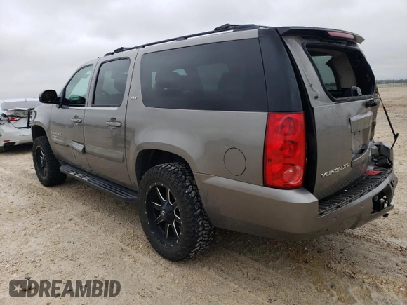 2008 GMC Yukon XL SLT with VIN 1GKFC16JX8R233855, listed as a Copart auction lot 83918164 with 322,009 mi miles and Salvage Title. Bid and sale history available at carsss.com. Image 2.