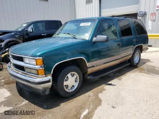 1998 Chevrolet Tahoe with VIN 1GNEC13R4WR131926, listed as a Copart auction lot 61548494 with 354,592 mi miles and Salvage Title. Bid and sale history available at carsss.com. Image 1.