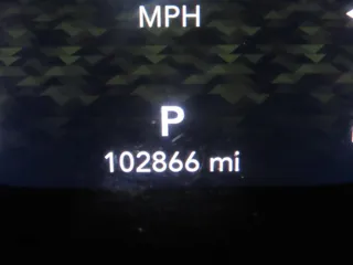 2020 Jeep Gladiator Overland z VIN 1C6HJTFG5LL169558, wystawiony jako Copart lot #60276825 z przebiegiem 102 866 mil mil oraz Czysty tytuł • Clean title. Historia ofert i sprzedaży dostępna na DreamBid. Obrazek 8.