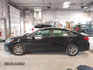 2016 Hyundai Sonata SE z VIN 5NPE24AF5GH260658, wystawiony jako IAAI lot #41884896 z przebiegiem 127 645 mil mil oraz . Historia ofert i sprzedaży dostępna na DreamBid. Obrazek 14.