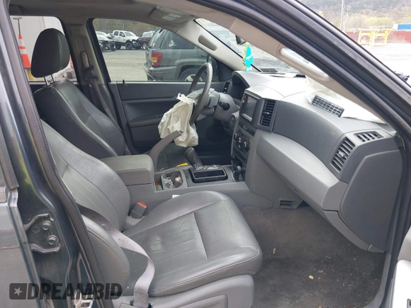 2007 Jeep Grand Cherokee Laredo with VIN 1J8GR48K07C692148, listed as a IAAI auction lot 42079608 with 245,605 mi miles. Bid and sale history available at carsss.com. Image 5.