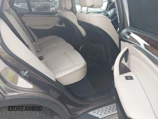 2011 BMW X5 35i z VIN 5UXZV4C53BL738771, wystawiony jako IAAI lot #42351520 z przebiegiem 142 433 mil mil oraz . Historia ofert i sprzedaży dostępna na DreamBid. Obrazek 8.