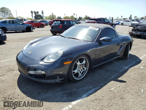 2006 Porsche Boxster z VIN WP0CA29876U712814, wystawiony jako Copart lot #49630945 z przebiegiem 66 044 mil mil oraz Szkoda całkowita • Salvage title. Historia ofert i sprzedaży dostępna na DreamBid. Obrazek 1.