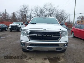 2019 Ram 1500 Big Horn z VIN 1C6SRFFT9KN644984, wystawiony jako IAAI lot #41849314 z przebiegiem 144 812 mil mil oraz . Historia ofert i sprzedaży dostępna na DreamBid. Obrazek 12.