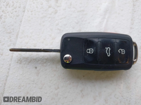 2014 Volkswagen Passat S с VIN 1VWAP7A32EC017712, выставлен на аукционе IAAI как лот 41846586 с пробегом 70 387 миль миль и . История ставок и продаж доступна на DreamBid. Изображение 11.