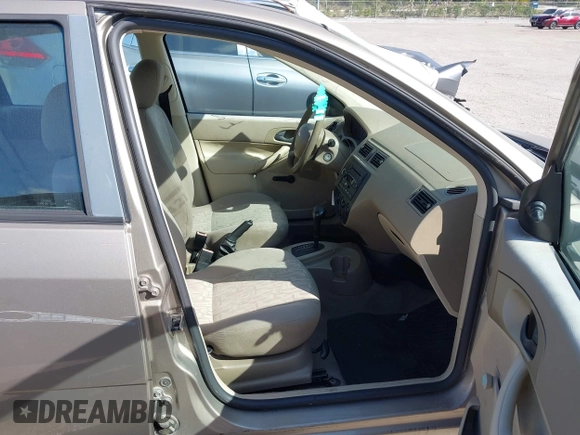 2005 Ford Focus S with VIN 1FAFP34N35W149316, listed as a IAAI auction lot 41699144 with 133,372 mi miles. Bid and sale history available at carsss.com. Image 5.