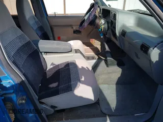 1992 Ford Explorer Eddie Bauer z VIN 1FMDU34X5NUB84863, wystawiony jako IAAI lot #42449670 z przebiegiem 22 566 mil mil oraz . Historia ofert i sprzedaży dostępna na DreamBid. Obrazek 5.