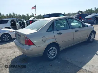 2007 Ford Focus S with VIN 1FAFP34N47W270598, listed as a IAAI auction lot 42133025 with 158,515 mi miles and . Bid and sale history available at carsss.com. Image 4.