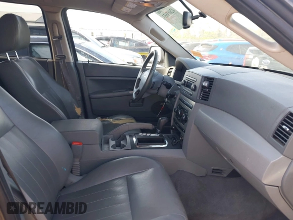 2007 Jeep Grand Cherokee Laredo with VIN 1J8GR48K77C582875, listed as a IAAI auction lot 42061653 with 259,767 mi miles. Bid and sale history available at carsss.com. Image 5.