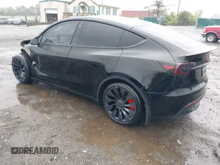 2022 Tesla Model Y Performance z VIN 7SAYGDEF7NF457757, wystawiony jako IAAI lot #42263449 z przebiegiem 65 747 mil mil oraz . Historia ofert i sprzedaży dostępna na DreamBid. Obrazek 3.