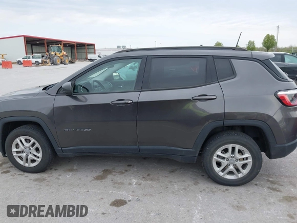 2018 Jeep Compass Sport с VIN 3C4NJCAB9JT489149, выставлен на аукционе IAAI как лот 42025904 с пробегом 87 099 миль миль и . История ставок и продаж доступна на DreamBid. Изображение 14.