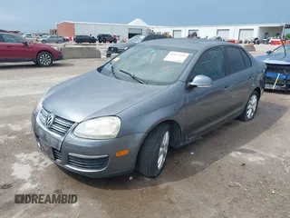 2010 Volkswagen Jetta Limited Edition с VIN 3VWRX7AJ7AM155675, выставлен на аукционе IAAI как лот 42477253 с пробегом 184 597 миль миль и . История ставок и продаж доступна на DreamBid. Изображение 2.