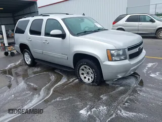 2011 Chevrolet Tahoe LT z VIN 1GNSCBE0XBR111861, wystawiony jako IAAI lot #42347310 z przebiegiem 244 456 mil mil oraz . Historia ofert i sprzedaży dostępna na DreamBid. Obrazek 1.