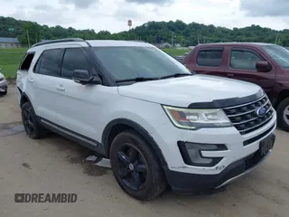 2017 Ford Explorer XLT z VIN 1FM5K8DH8HGC24324, wystawiony jako IAAI lot #42513961 z przebiegiem 119 697 mil mil oraz . Historia ofert i sprzedaży dostępna na DreamBid. Obrazek 1.