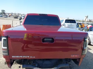 2008 GMC Sierra 1500 SLE1 z VIN 3GTEC13J58G286748, wystawiony jako IAAI lot #42300508 z przebiegiem 192 657 mil mil oraz . Historia ofert i sprzedaży dostępna na DreamBid. Obrazek 17.