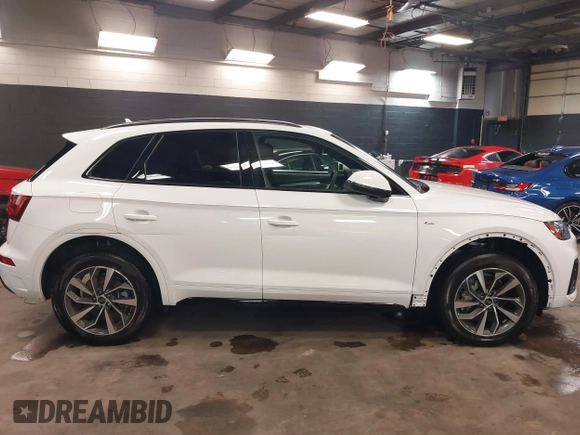 2024 Audi Q5 S line Premium z VIN WA1GAAFY8R2116024, wystawiony jako IAAI lot #41628404 z przebiegiem 4966 mil mil oraz . Historia ofert i sprzedaży dostępna na DreamBid. Obrazek 6.