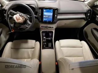 2023 Volvo XC40 Ultimate Dark Theme z VIN YV4L12UX0P2093949, wystawiony jako Copart lot #83119964 z przebiegiem 11 047 mil mil oraz Szkoda całkowita • Salvage title. Historia ofert i sprzedaży dostępna na DreamBid. Obrazek 8.