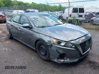 2019 Nissan Altima S z VIN 1N4BL4BV5KC242015, wystawiony jako IAAI lot #39525854 z przebiegiem 106 325 mil mil oraz . Historia ofert i sprzedaży dostępna na DreamBid. Obrazek 1.
