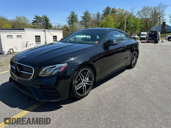 2020 Mercedes-Benz E z VIN W1K1J6JBXLF140004, wystawiony jako Copart lot #55652425 z przebiegiem 54 285 mil mil oraz Czysty tytuł • Clean title. Historia ofert i sprzedaży dostępna na DreamBid. Obrazek 1.