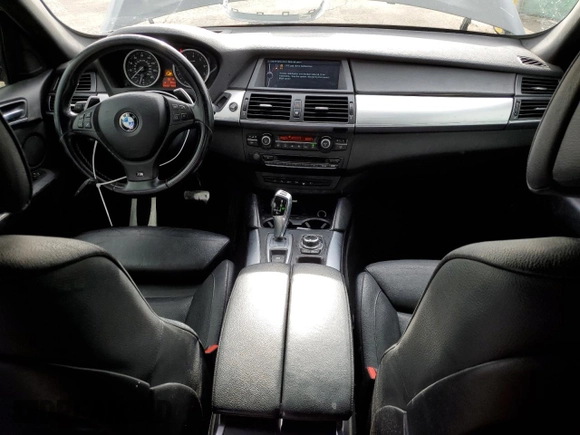 2013 BMW X6 xDrive50i z VIN 5UXFG8C57DL591149, wystawiony jako Copart lot #56979865 z przebiegiem 94 251 mil mil oraz Szkoda całkowita • Salvage title. Historia ofert i sprzedaży dostępna na DreamBid. Obrazek 8.