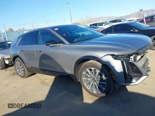 2024 Cadillac LYRIQ Sport z VIN 1GYKPTRL7RZ110193, wystawiony jako IAAI lot #41681140 z przebiegiem 14 218 mil mil oraz . Historia ofert i sprzedaży dostępna na DreamBid. Obrazek 13.