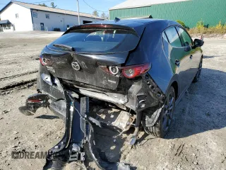 2021 Mazda Mazda3 Hatchback Premium with VIN JM1BPBML4M1402317, listed as a Copart auction lot 64393482 with 8,016 mi miles. Bid and sale history available at carsss.com. Image 4.