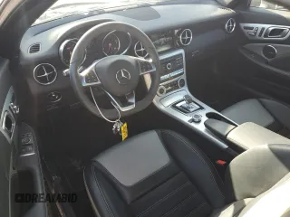 2020 Mercedes-Benz SLC 300 z VIN W1KPK3JA3LF171401, wystawiony jako Copart lot #66444173 z przebiegiem 6517 mil mil oraz . Historia ofert i sprzedaży dostępna na DreamBid. Obrazek 8.