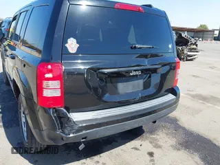 2014 Jeep Patriot Altitude z VIN 1C4NJPBA7ED881104, wystawiony jako IAAI lot #42313299 z przebiegiem 182 507 mil mil oraz . Historia ofert i sprzedaży dostępna na DreamBid. Obrazek 6.